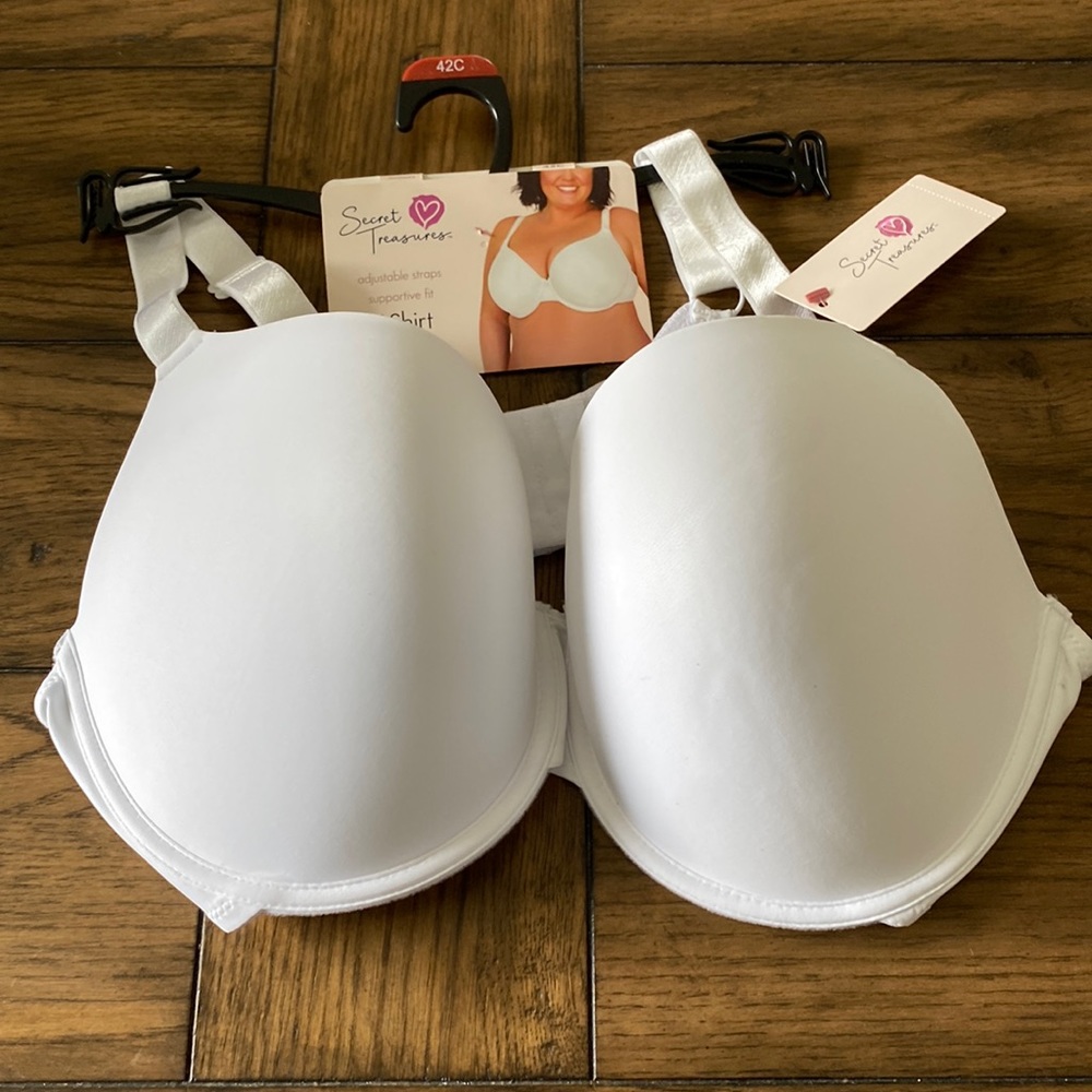 NWT, 42C bra. Looks more like D cup